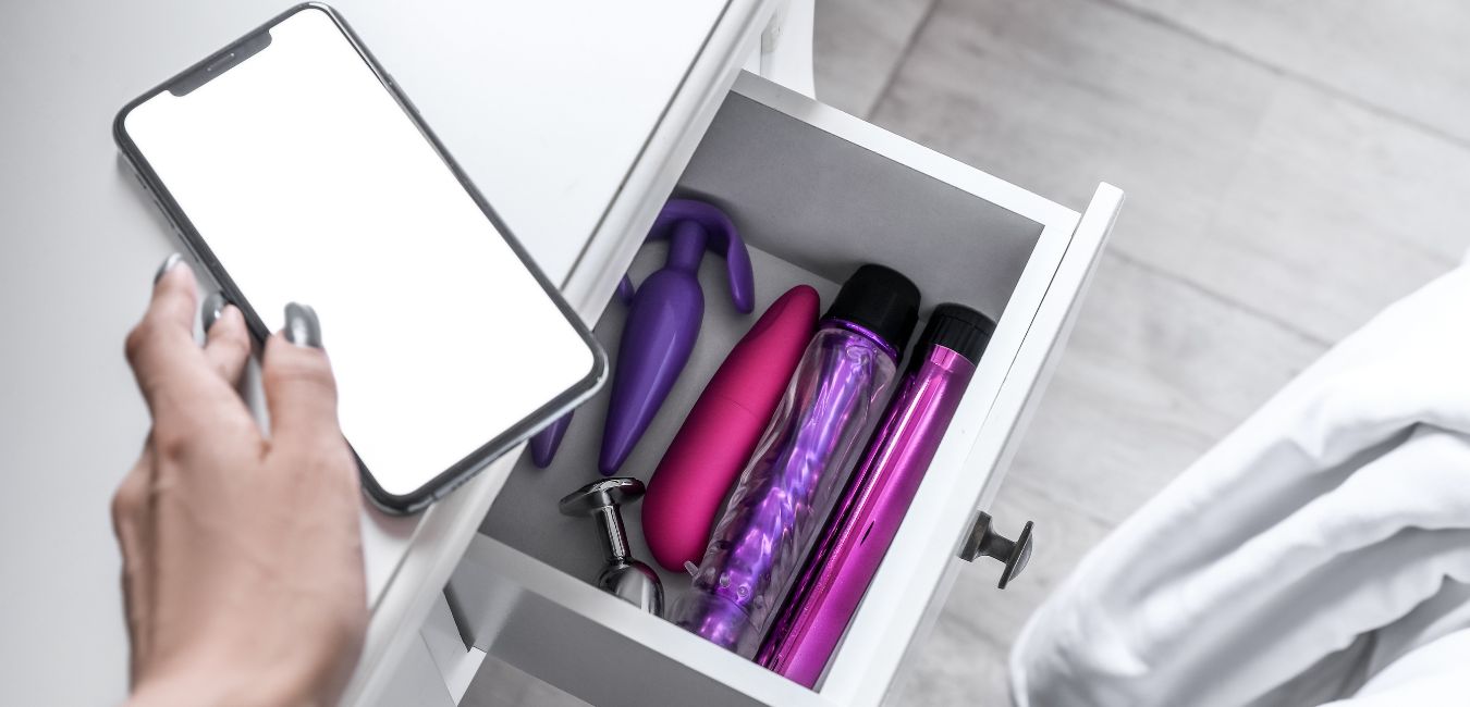  Kiiroo - Onyx+ and Pearl 2 App-Controlled Couples Set (Purple)  Couples Set